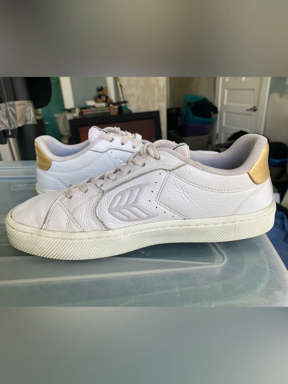 Cariuma Salvas Unisex Sneaker-White Leather Size Men 10